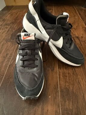 Nike Black and White Men's Low-Top Sneakers